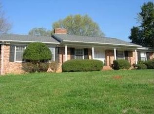 3624 Barclay Downs Dr, Charlotte, NC 28209