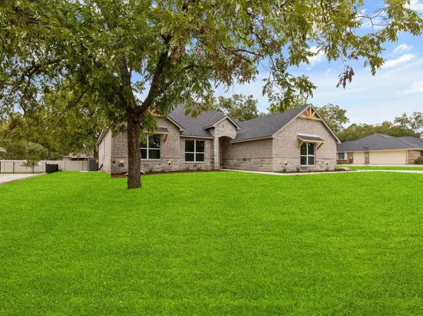 9003 Magnolia Vale Dr, Granbury, TX 76049