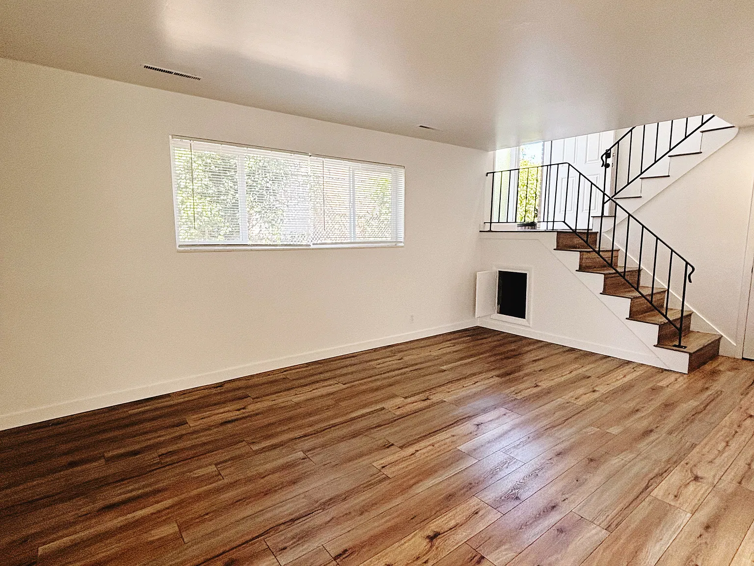 2 bed, 1.5 bath, 1200 sqft, $1,450 — Photo 2