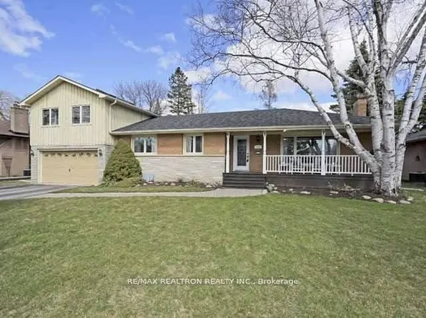 325 Cochrane St, Whitby, ON L1N 5J4