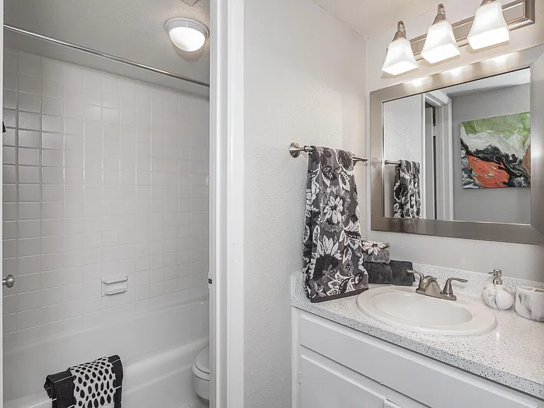 Village Oaks Apartments — Photo 16