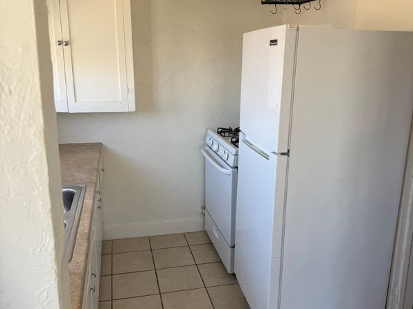 1137 E 10th St APT 5