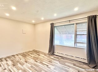 125 Queens Ave, Toronto, ON M8V3X3