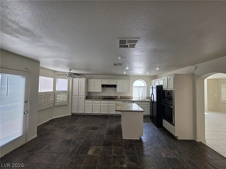 8008 Dover Shores Ave — Photo 10