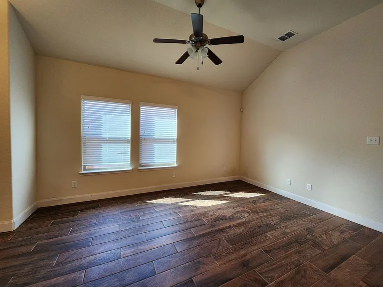 1201 Old FM 306 — Photo 6