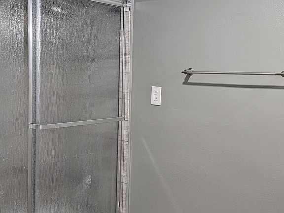 5th image of 5653 Lewis Ave