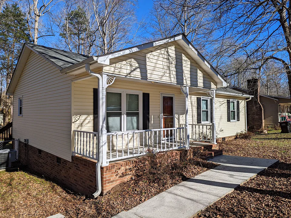 311 Pinonwood Dr