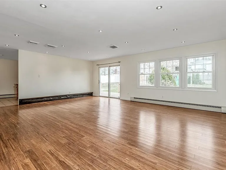1017 Old Town Rd — Photo 3