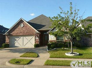 203 Edinborough Dr, Euless, TX 76039