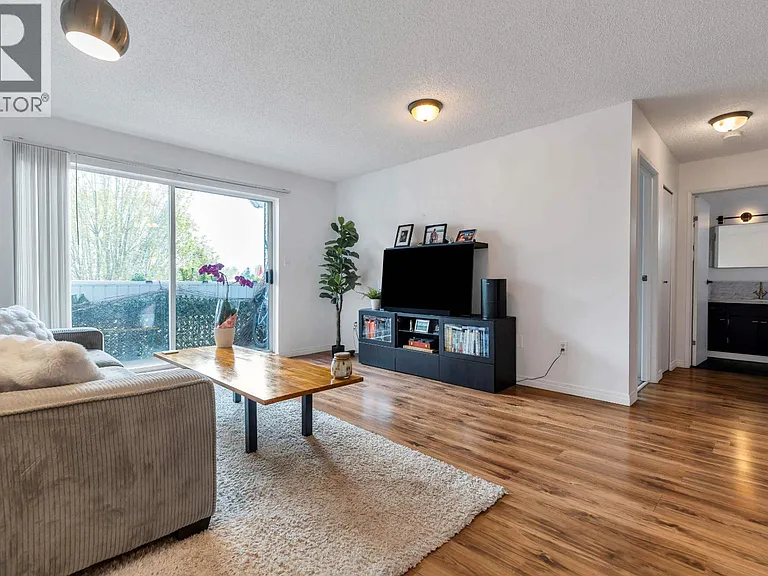 2055 Suffolk Ave #30 — Photo 4