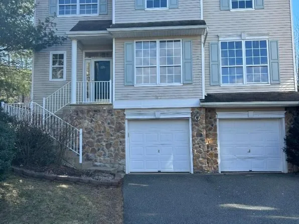 226 Winding Hill Dr, Hackettstown, NJ 07840