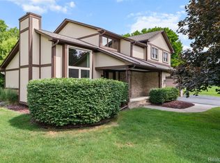 2206 Estates Dr, Highland, MI 48357