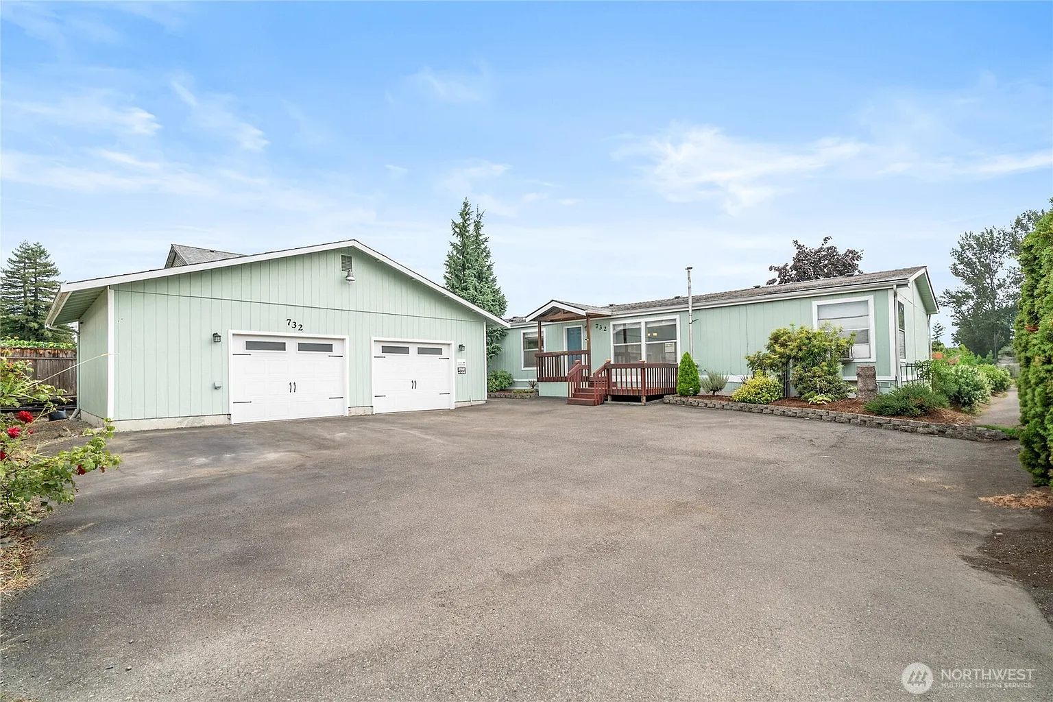732 Algona Boulevard N photo 1