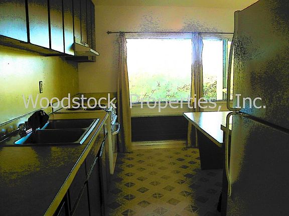 Galley kitchen w/kitchen bar