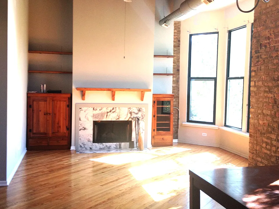 3201 N Seminary Ave #211