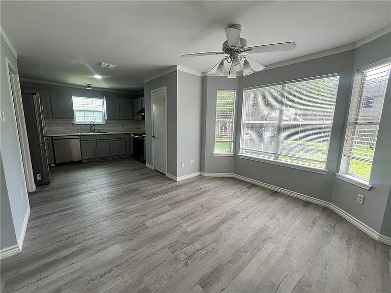 3034 Twin Creek Dr — Photo 8