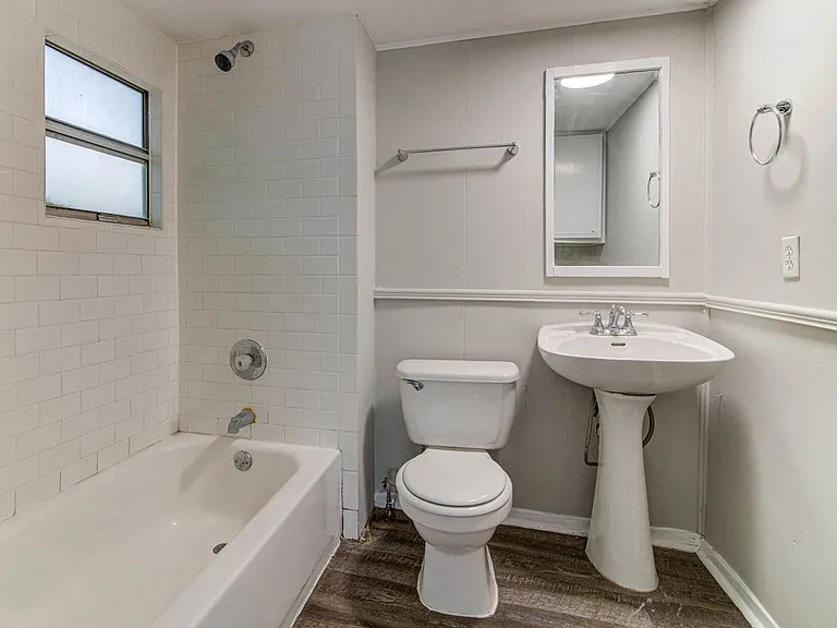 4908 Lynnwood St #B — Photo 6