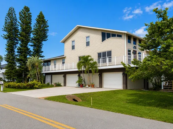 10282 Vanderbilt Dr, Naples, FL 34108