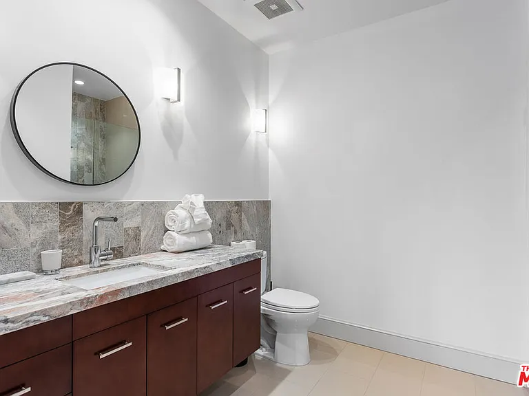 7801 Hillside Ave — Photo 45