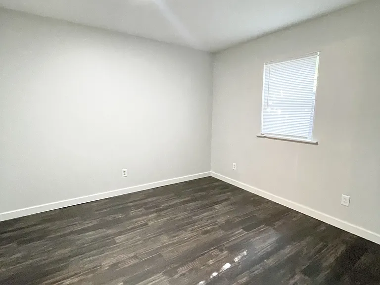 512 Crittenden St #5 — Photo 3