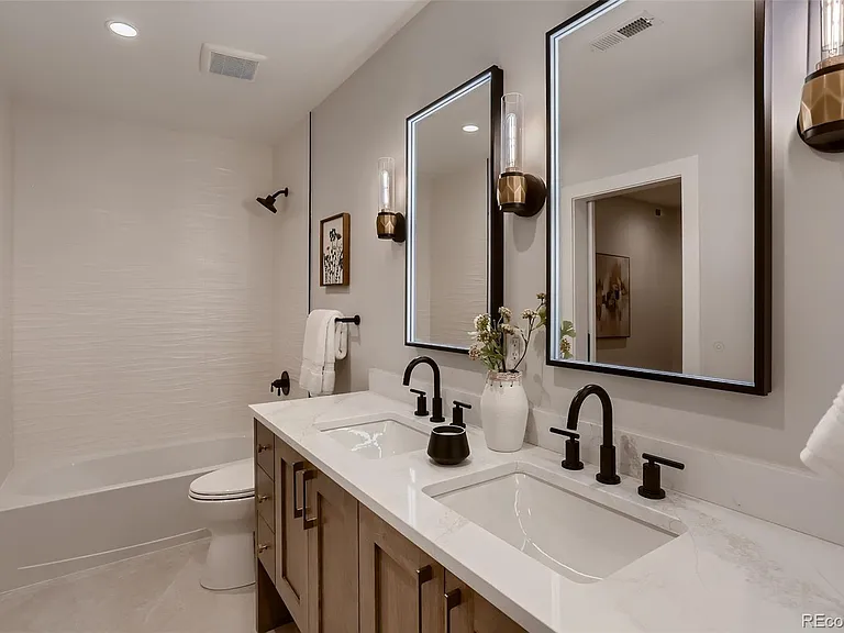 340 Jackson St — Photo 12