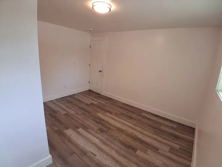 621 SW 3rd St #3 — Photo 11