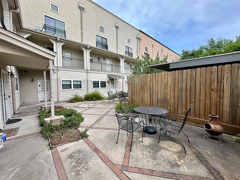 1602 Elgin St #13 — Photo 19