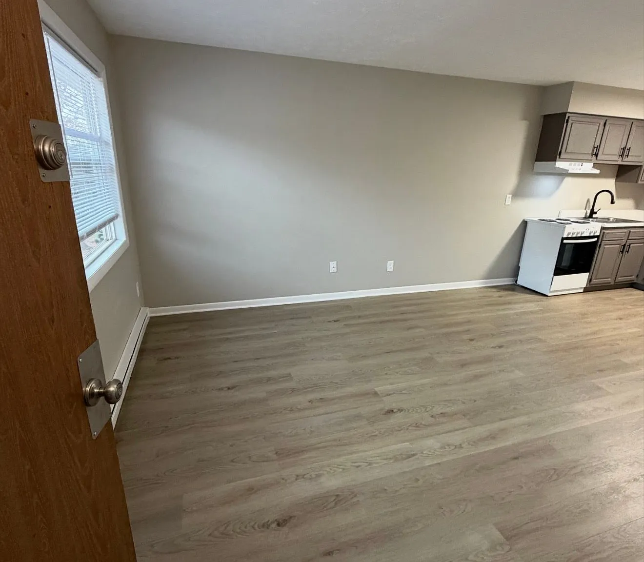 1 bed, 1.0 bath, 600 sqft, $795 — Photo 2