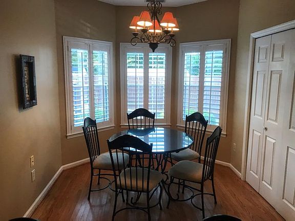 Eat in kitchen with plenty of light