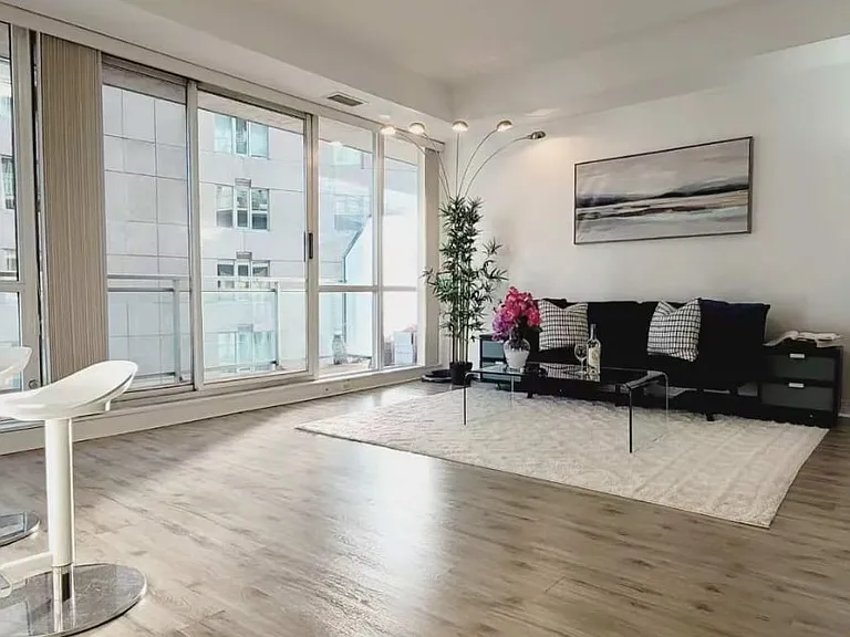 220 Victoria St #1305 — Photo 11