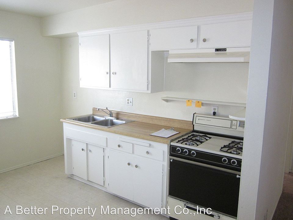 2nd image of 2827 E 3rd St APT 5
