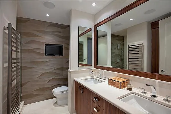 Rented by R New York | media 23