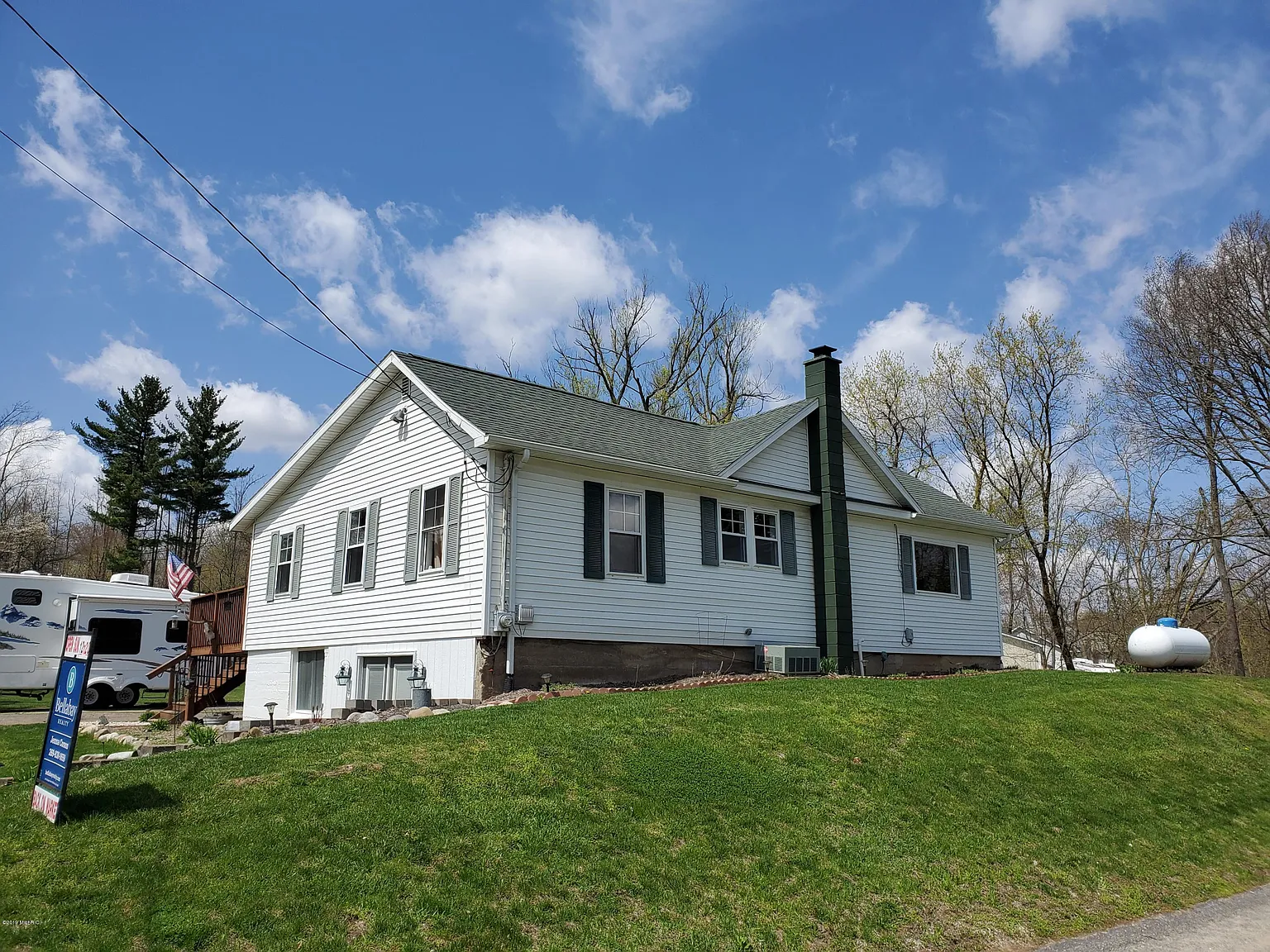 180 Powell Rd photo 1