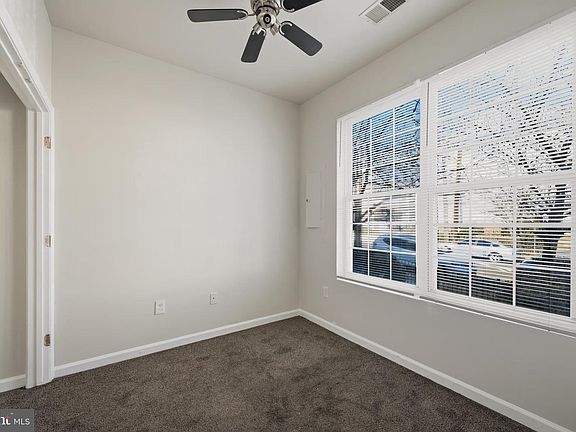 5th image of 146 Danbury St SW