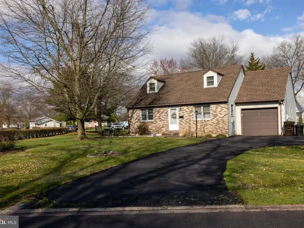 102 Merritt Ave, Douglassville, PA 19518