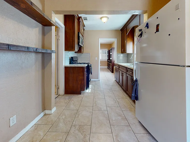 4146 E McKenzie Ave — Photo 5