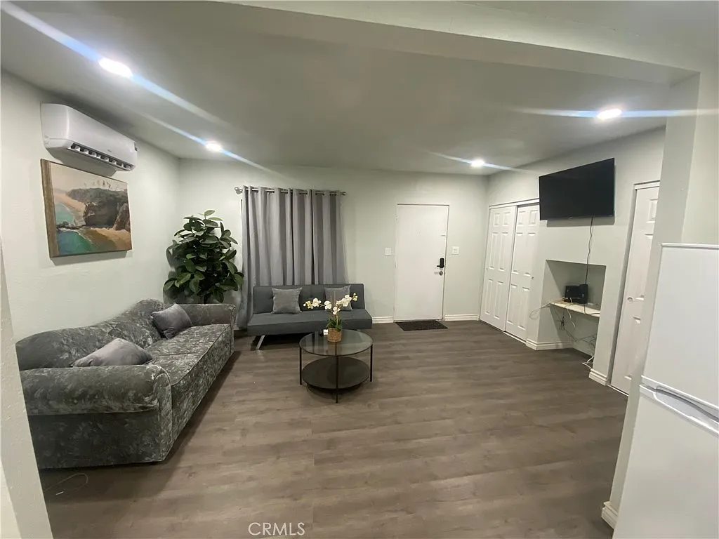 Studio, 370 sqft, $1,850 — Photo 4