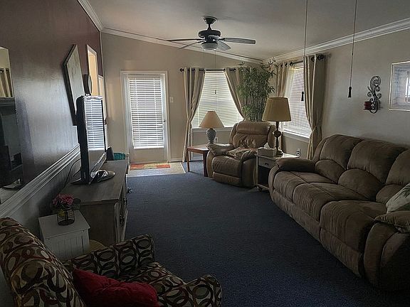 Large Spacious Livingroom
