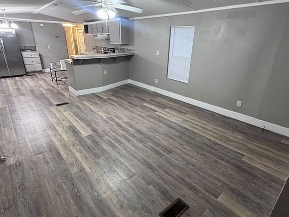 2nd image of 15637 Sims Ln