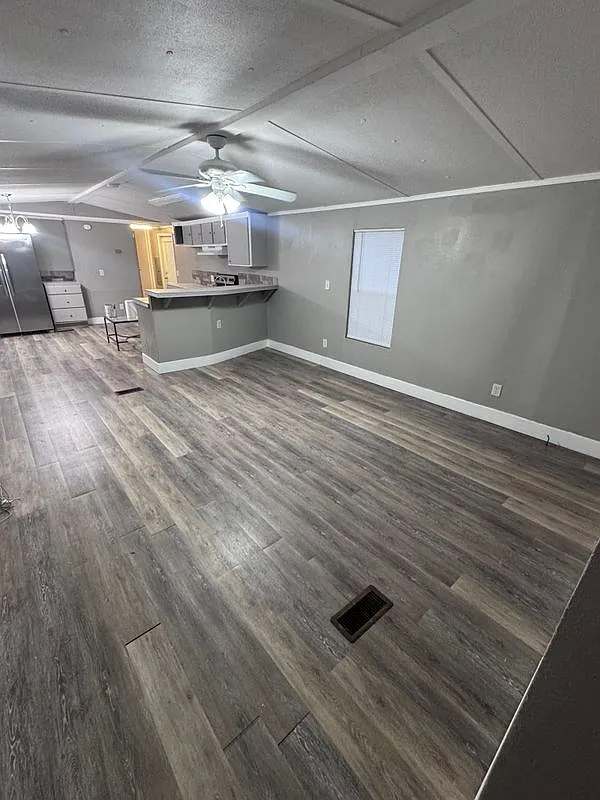 Building Photo - 15637 Sims Ln