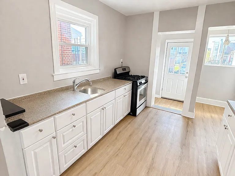 7031 Dunbar Rd — Photo 4