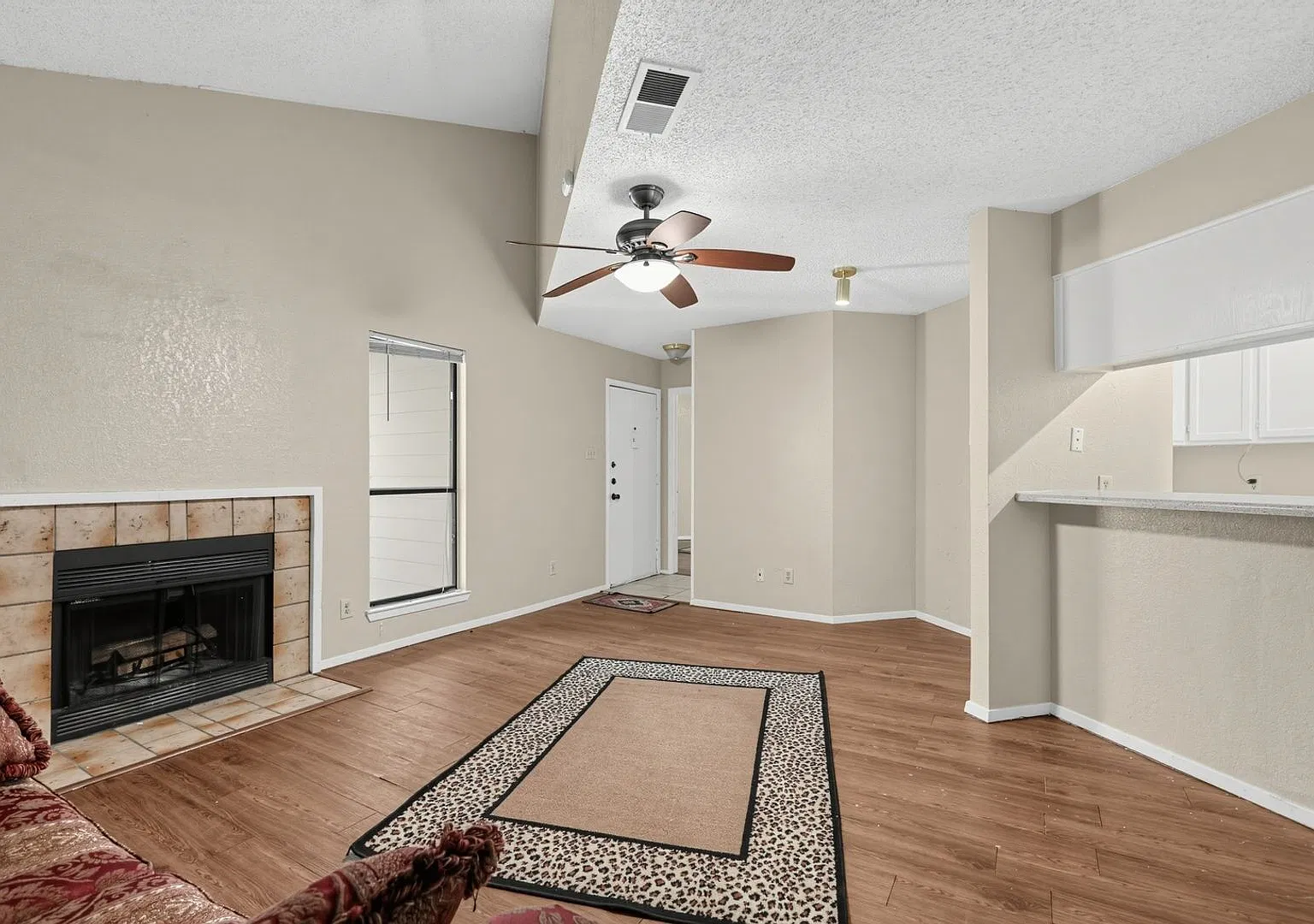 Charming 2BR 2Bath Condo in Arlington — Photo 1