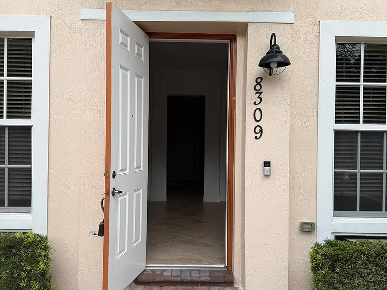 8309 NW 8th Way — Photo 3
