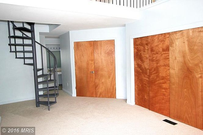 Bedroom (opposite angle)
