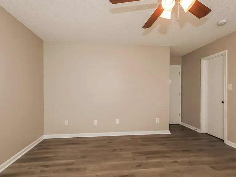 11926 Stewarts Crossing Dr — Photo 13
