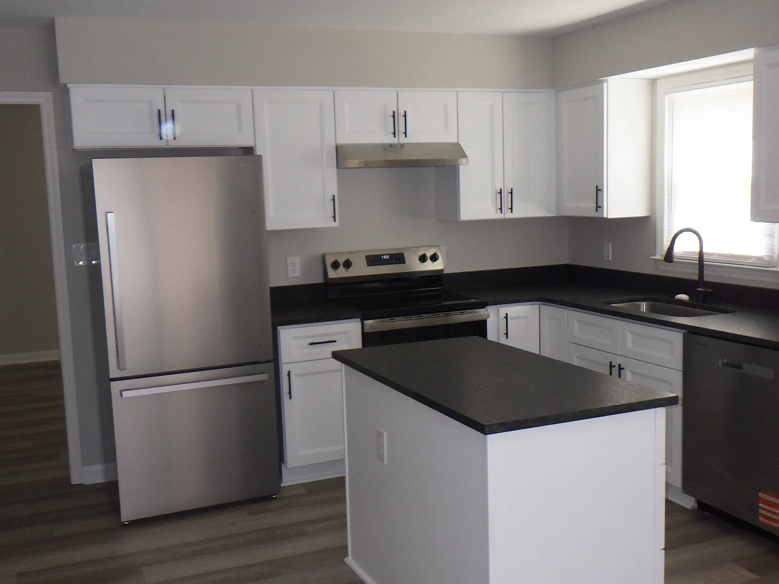 3 bed, 2.5 bath, 1426 sqft, $1,900 — Photo 2