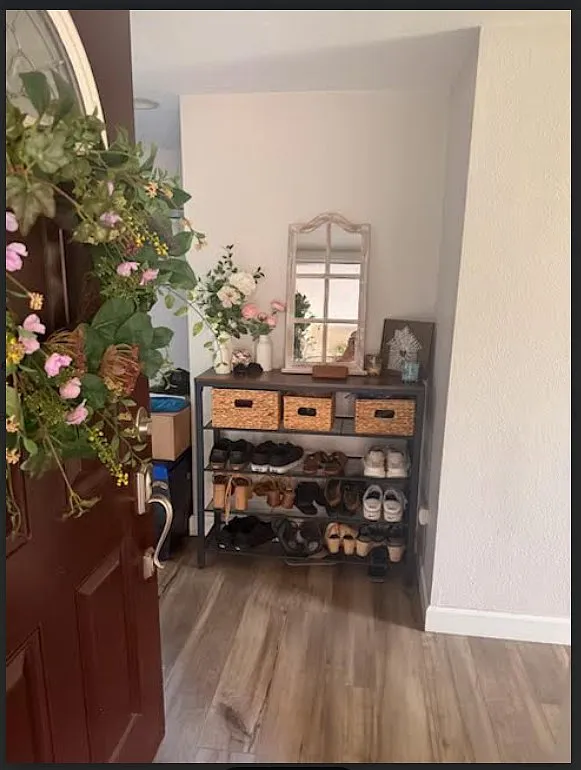 2 bed, 913 sqft, $3,200 — Photo 2