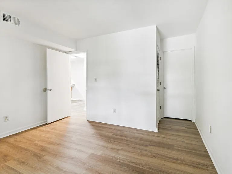 Amhurst III Apartments — Photo 15