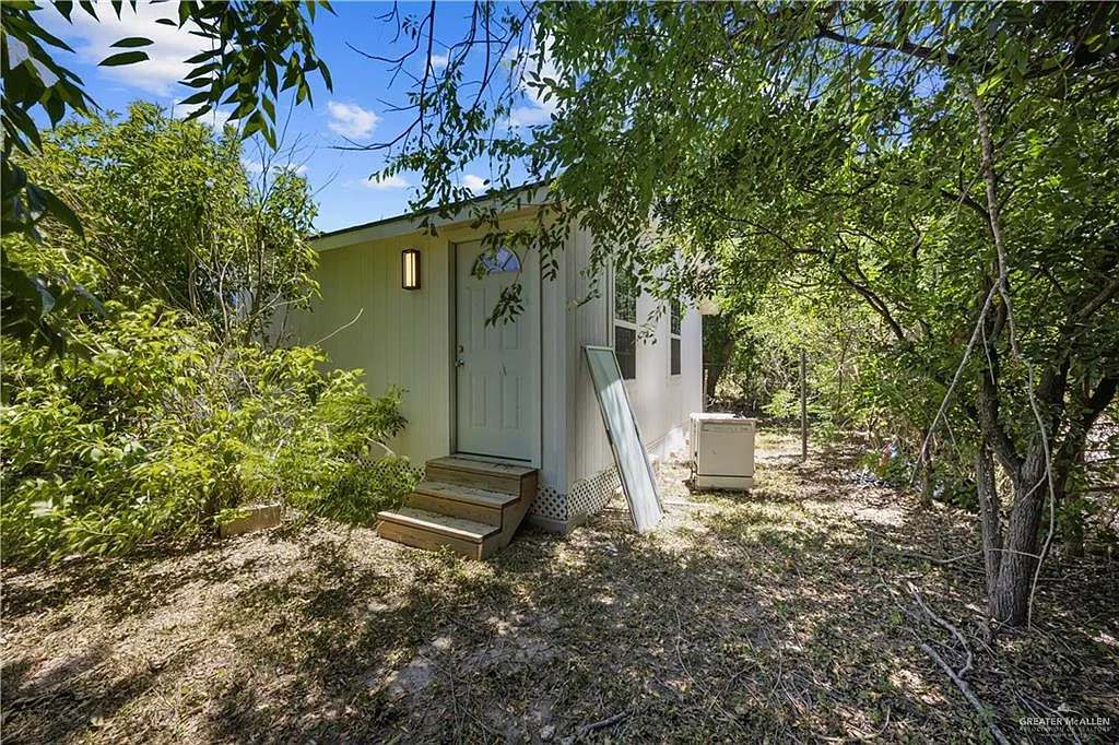 2 bed, 1.0 bath, 600 sqft, $700 — Photo 2
