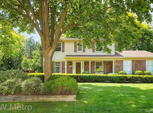 5247 Hertford Dr, Troy, MI